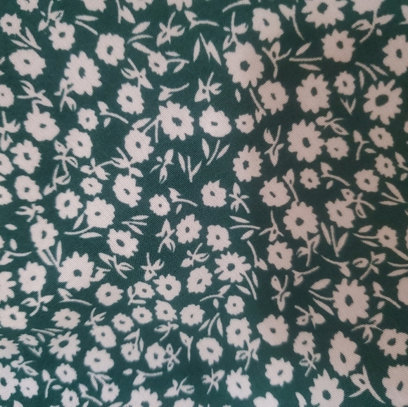 💚5/$25 Ditsy Floral Smocked Two-Piece Set Skirt & Matching Crop Top Size 14 XXL - Picture 4 of 4